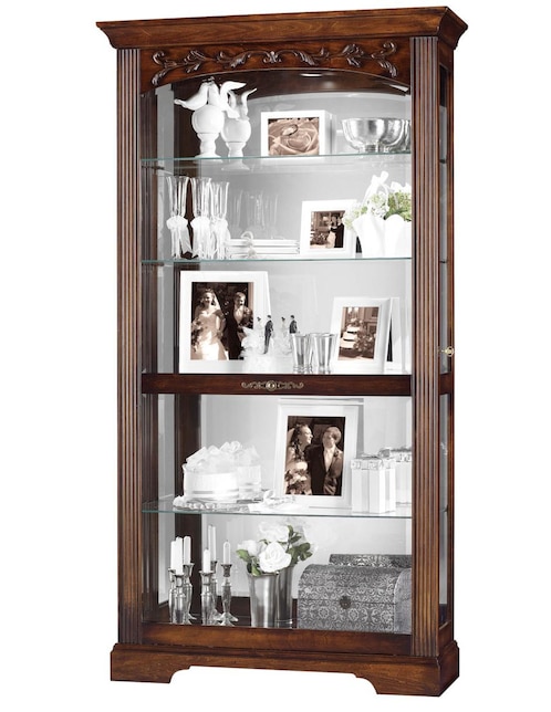 Vitrina Howard Miller de madera abedul