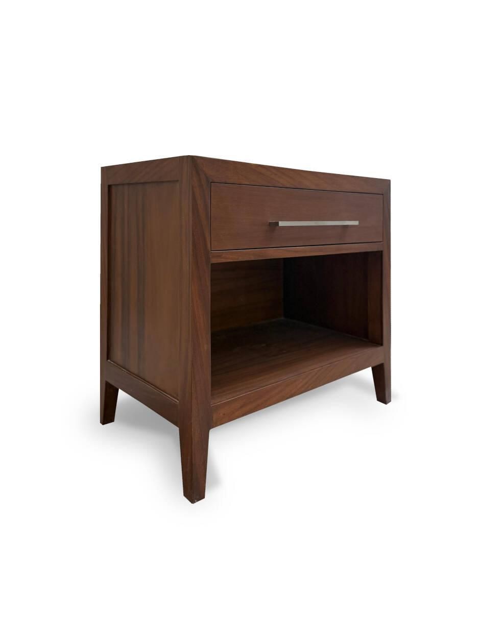 Buro de madera parota