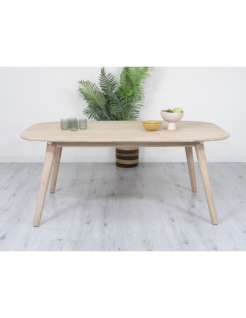 Mesa de comedor Trinity de madera 9