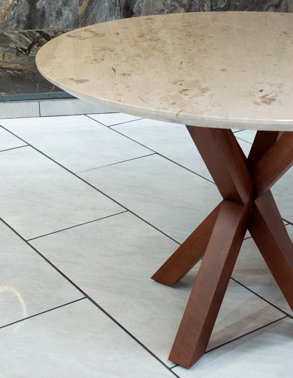 Mesa de comedor de madera y mármol 2