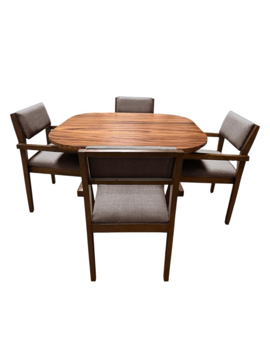 Comedor para 4 personas de madera de parota