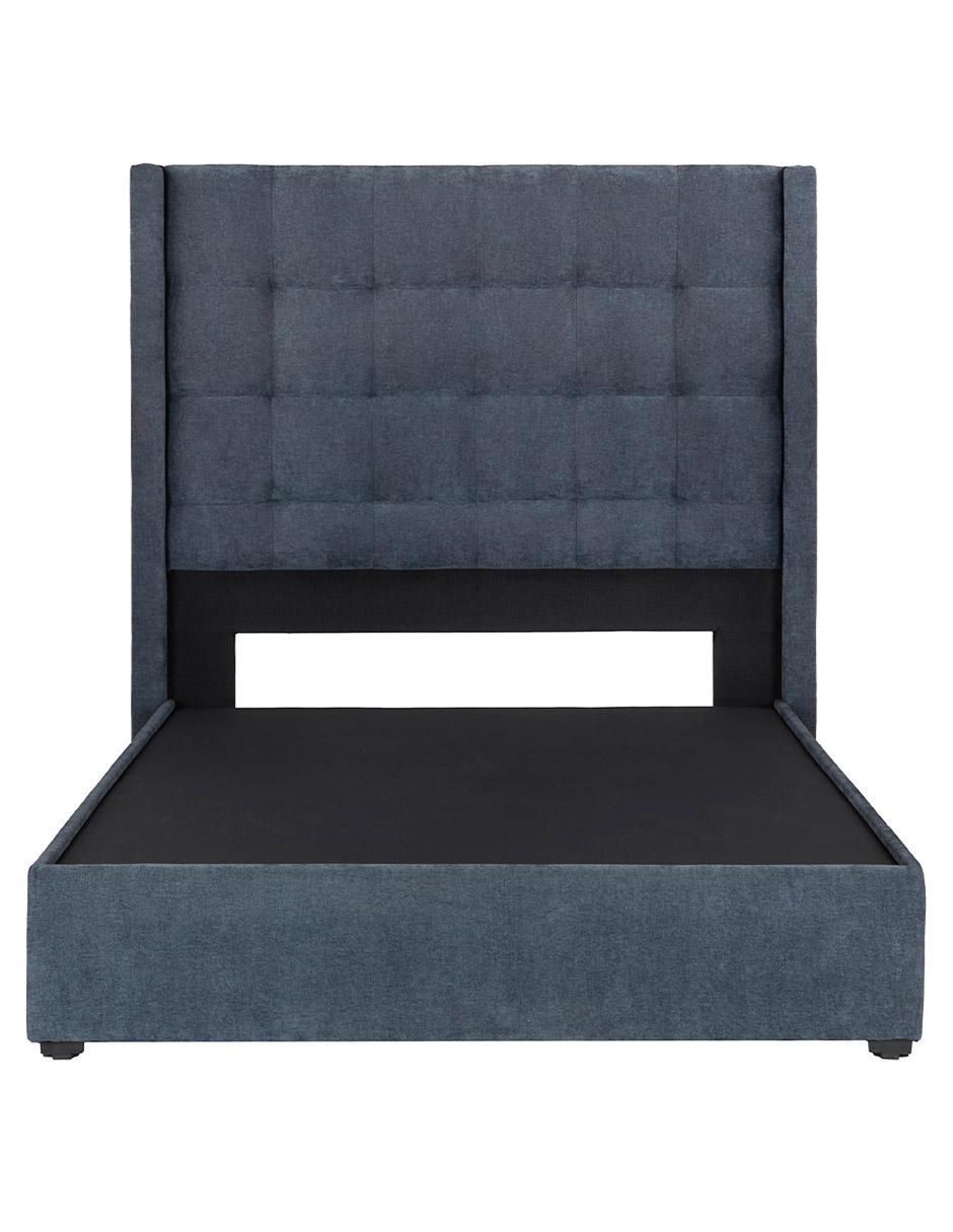 Cama de madera y tela
